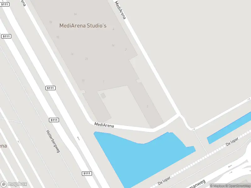 Ambulance met gepaste spoed naar de MediArena in Amsterdam-Duivendrecht