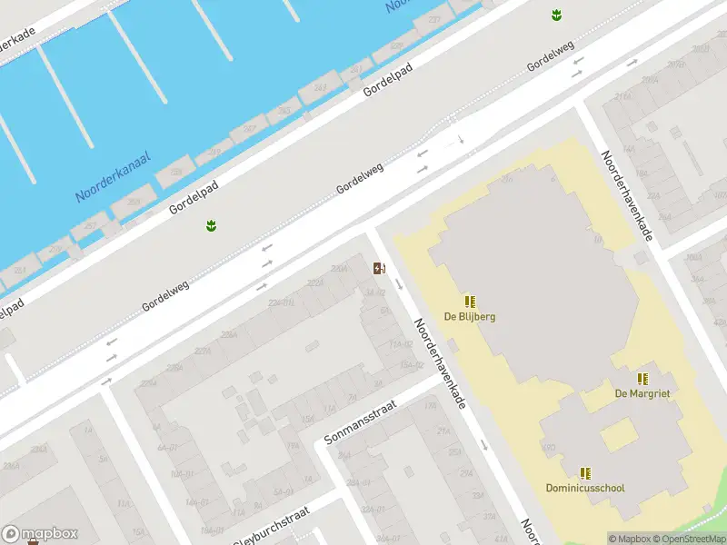 Ambulance met grote spoed naar de Noorderhavenkade in Rotterdam