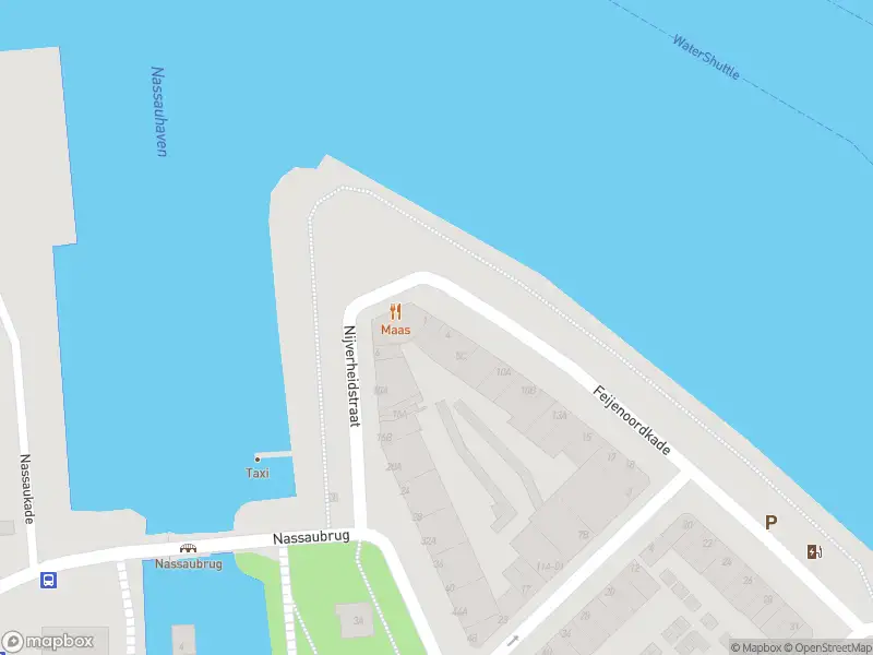 Ambulance met grote spoed naar de Feijenoordkade in Rotterdam