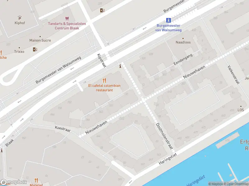 Ambulance met grote spoed naar de Halvemaansteeg in Rotterdam