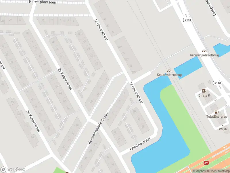 Ambulance met grote spoed naar de Kerstomaatplantsoen in Amsterdam