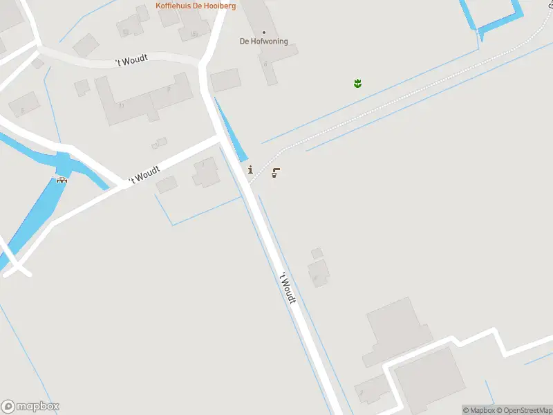 Ambulance met grote spoed naar de 't Woudt in Schipluiden