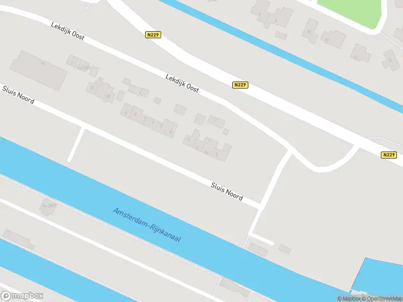 Brandweer met gepaste spoed naar de Sluis Noord in Wijk bij Duurstede vanwege een buitenbrand