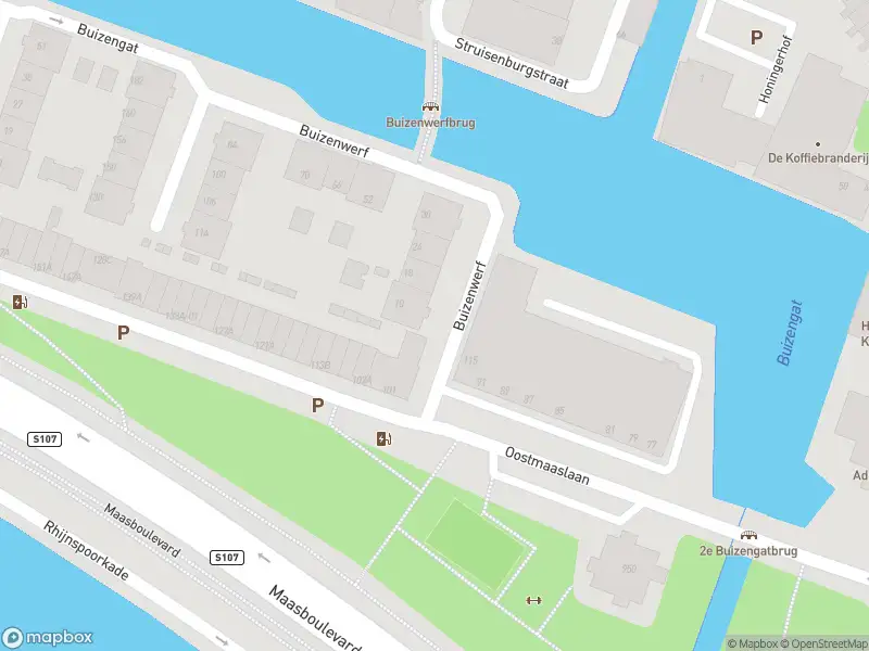 Ambulance met grote spoed naar de Buizenwerf in Rotterdam