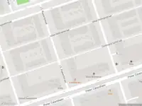 Ambulance met gepaste spoed naar de Ferdinant Spitstraat in Amsterdam
