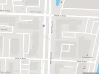 Ambulance met grote spoed naar de Rivium Boulevard in Capelle aan den IJssel