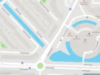 Ambulance met grote spoed naar de Schönberglaan in Capelle aan den IJssel