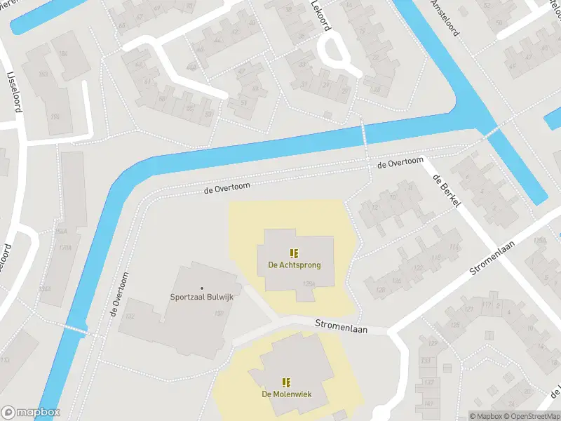Brandweer met gepaste spoed naar de het Spaarne in Woerden vanwege waarnemen gaslucht