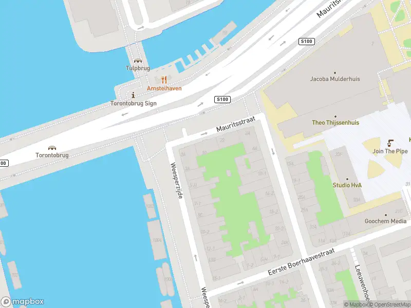 Brandweer met gepaste spoed naar de Mauritsstraat in Amsterdam