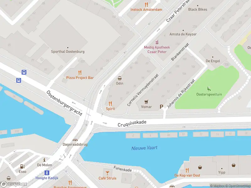 Brandweer met grote spoed naar de Cornelis Vermuydenstraat in Amsterdam vanwege reanimatie
