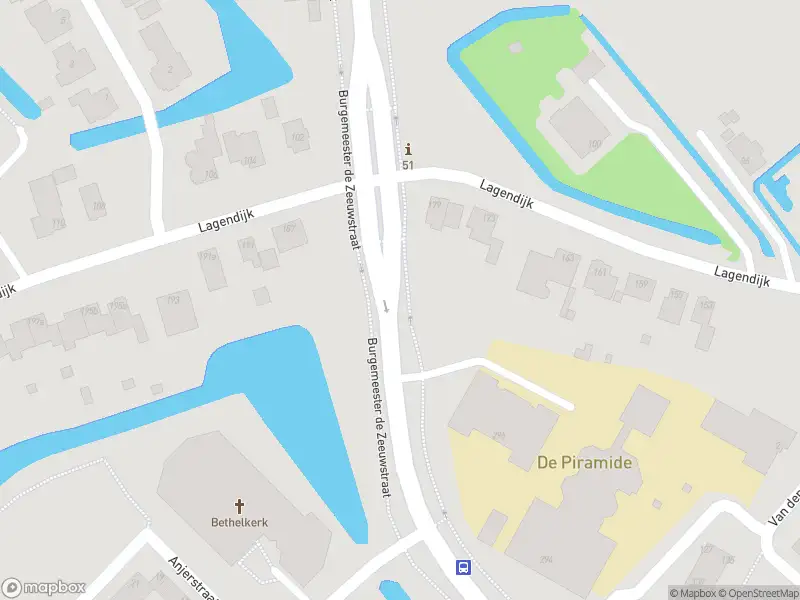 Ambulance met grote spoed naar de Lagendijk in Ridderkerk