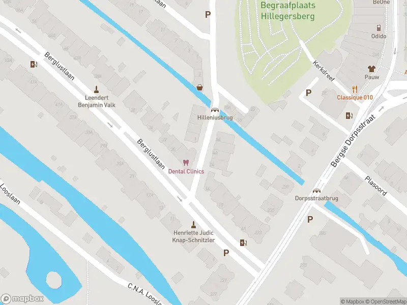 Ambulance met grote spoed naar de Bergluststraat in Rotterdam