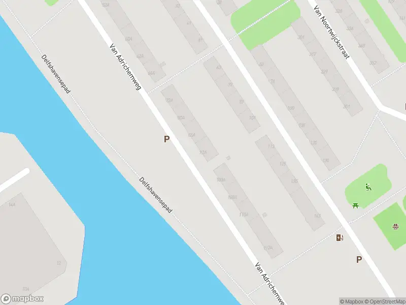 Ambulance met grote spoed naar de Van Adrichemweg in Rotterdam