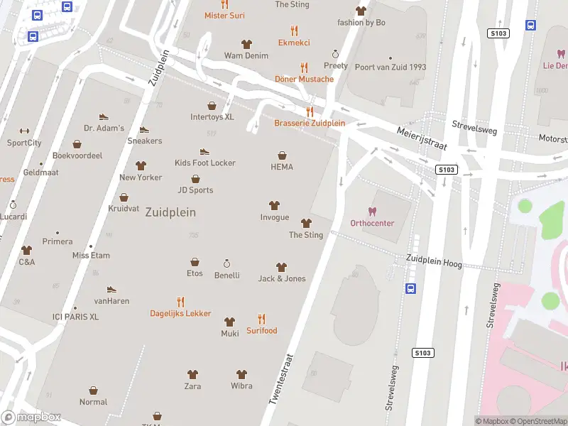 Ambulance met grote spoed naar de Zuidplein Hoog in Rotterdam