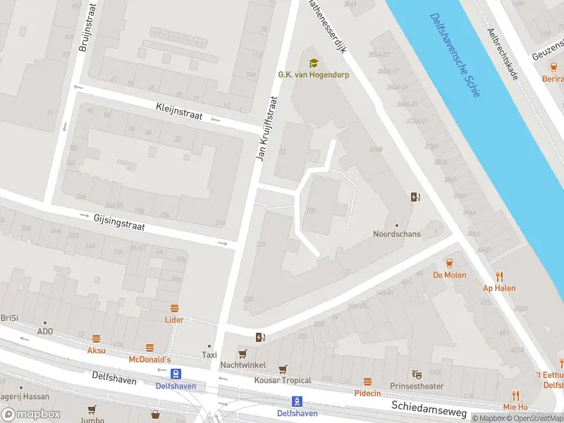 Ambulance met grote spoed naar de Jan Kruijffstraat in Rotterdam