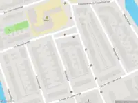 Ambulance met grote spoed naar de Cort van der Lindenstraat in Delft