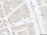 Ambulance met grote spoed naar de Stadhuisplein in Rotterdam