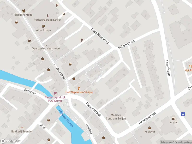 Ambulance met gepaste spoed naar de Schoolstraat in Strijen
