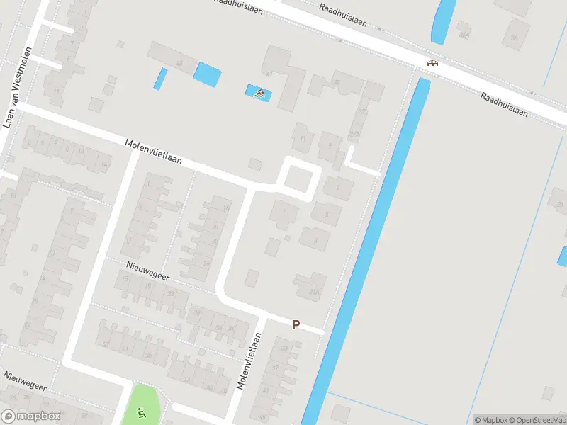 Ambulance met grote spoed naar de Huibert van der Hoekplein in Mijnsheerenland
