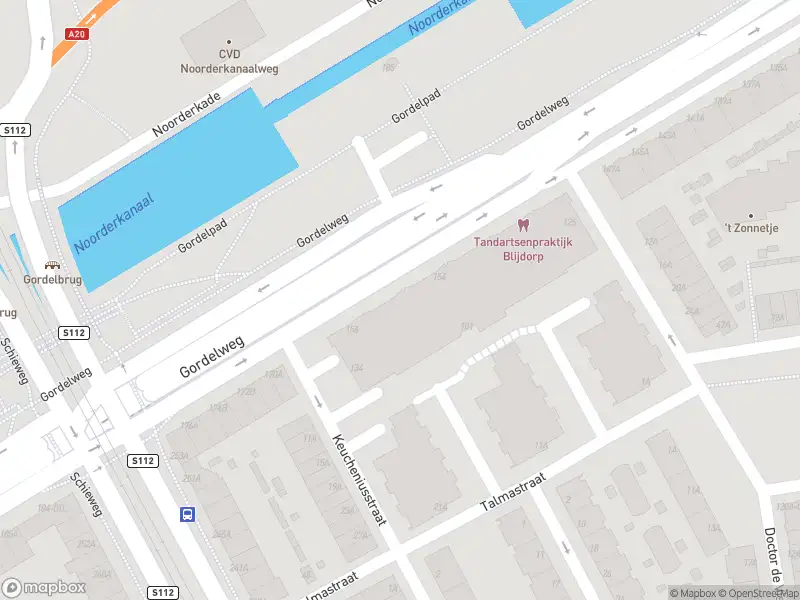 Ambulance met gepaste spoed naar de Donker Curtiusstraat in Rotterdam