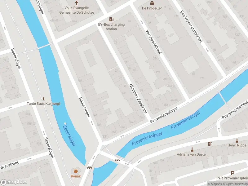 Ambulance met gepaste spoed naar de Nicolaas Zasstraat in Rotterdam