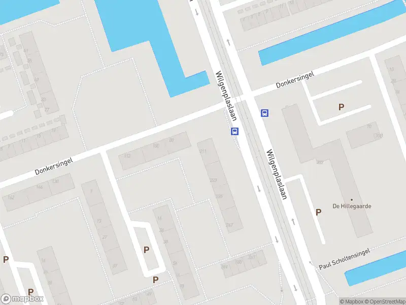 Ambulance met gepaste spoed naar de Wilgenplaslaan in Rotterdam