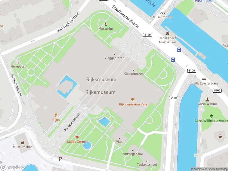Ambulance met grote spoed naar de Museumstraat in Amsterdam