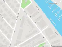 Ambulance met grote spoed naar de Galastraat in Amsterdam