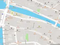 Ambulance met gepaste spoed naar de Boommarkt in Leiden