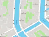 Brandweer met gepaste spoed naar de Molenpad in Amsterdam