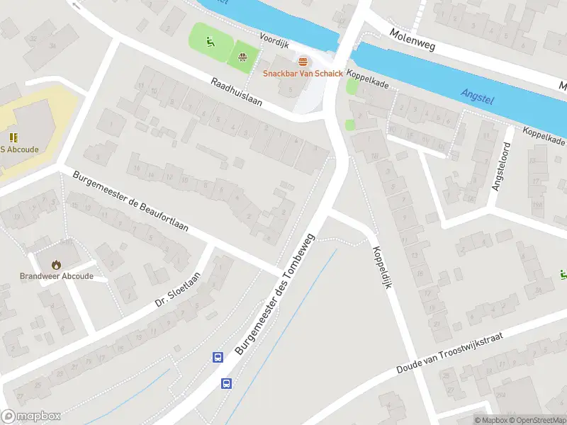 Politie naar de Burgemeester des Tombeweg in Abcoude vanwege aanrijding met letsel