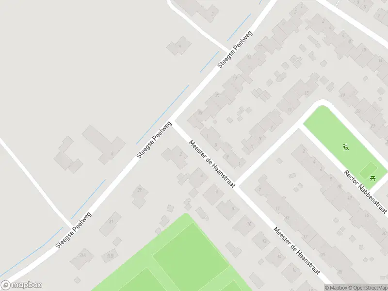 Ambulance met grote spoed naar de Meester de Haanstraat in Leunen