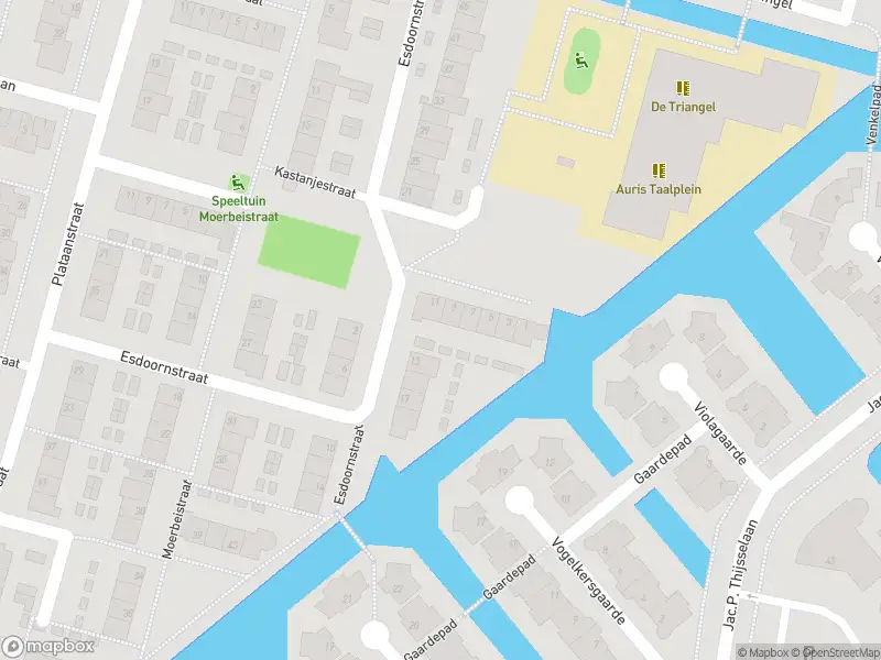 Ambulance met grote spoed naar de Esdoornstraat in Gouda