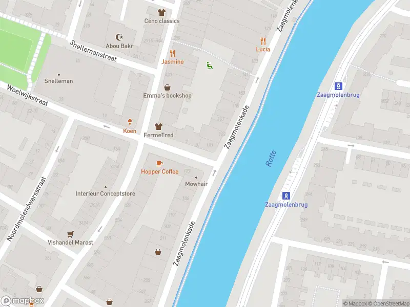 Ambulance met gepaste spoed naar de Zaagmolenkade in Rotterdam