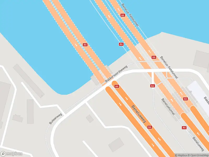 Ambulance met gepaste spoed naar de Bakkersoordseweg in Pernis Rotterdam