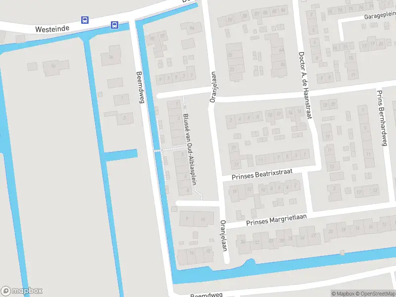 Ambulance met gepaste spoed naar de Blussé van Oud-Alblasplein in Oud-Alblas