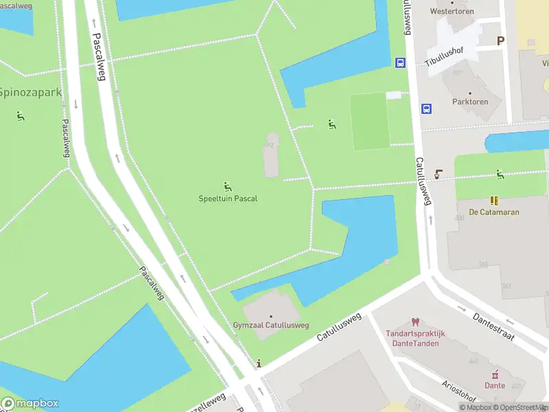 Ambulance met gepaste spoed naar de Pascalweg in Rotterdam