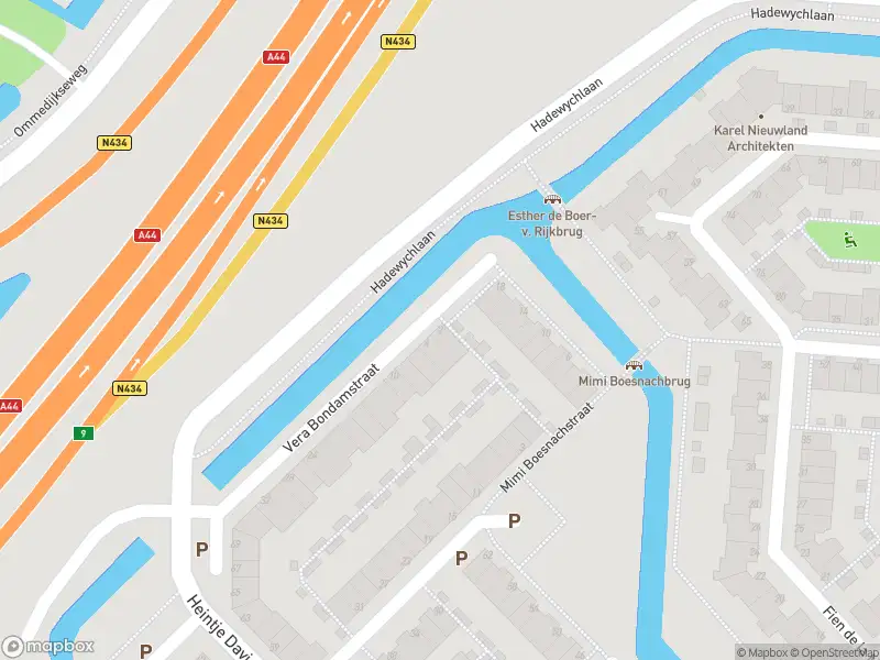 Ambulance met grote spoed naar de Vera Bondamstraat in Leiden