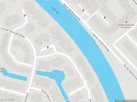Ambulance met grote spoed naar de Troelstraplein in Leiden