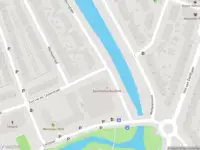 Ambulance met grote spoed naar de Weteringlaan in Delft