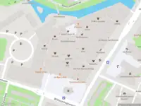 Ambulance met grote spoed naar de Diemerplein in Diemen