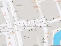 Ambulance met gepaste spoed naar de Coolsingel in Rotterdam