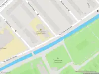 Ambulance met gepaste spoed naar de Van Vollenhovenkade in Leiden