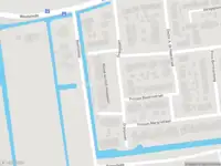 Ambulance met gepaste spoed naar de Blussé van Oud-Alblasplein in Oud-Alblas