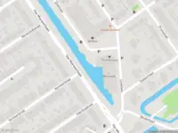 Ambulance met grote spoed naar de Van Lodensteynstraat in Delft