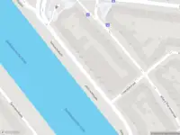 Ambulance met gepaste spoed naar de Aelbrechtskade in Rotterdam