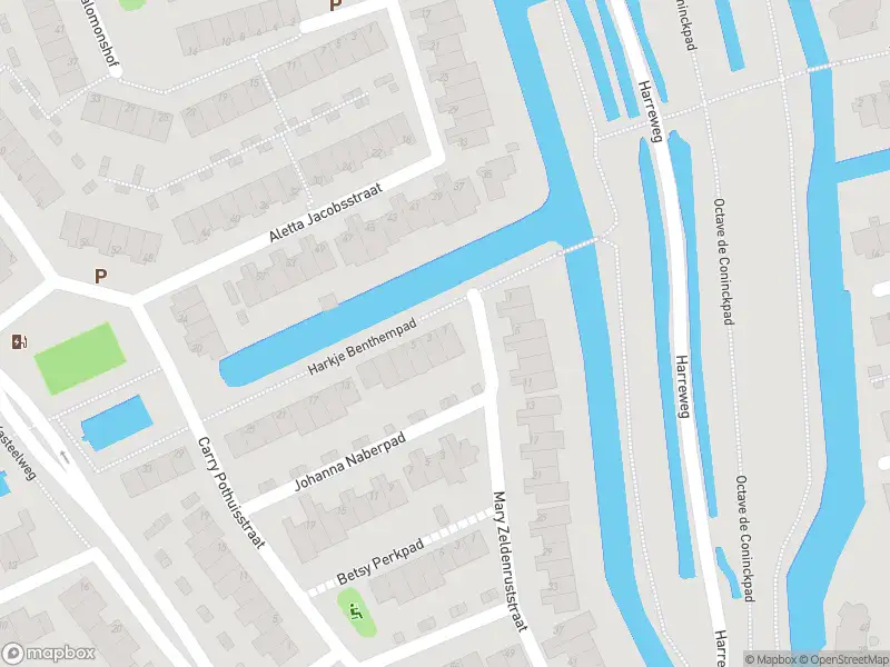 Ambulance met grote spoed naar de Harkje Benthempad in Schiedam