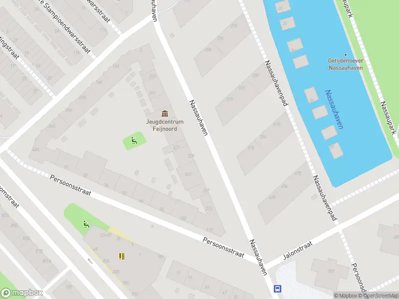 Ambulance met gepaste spoed naar de Nassauhaven in Rotterdam