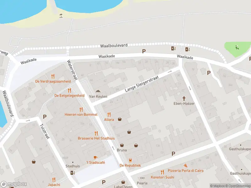 Brandweer met gepaste spoed naar de Lange Steigerstraat in Zaltbommel vanwege stormschade