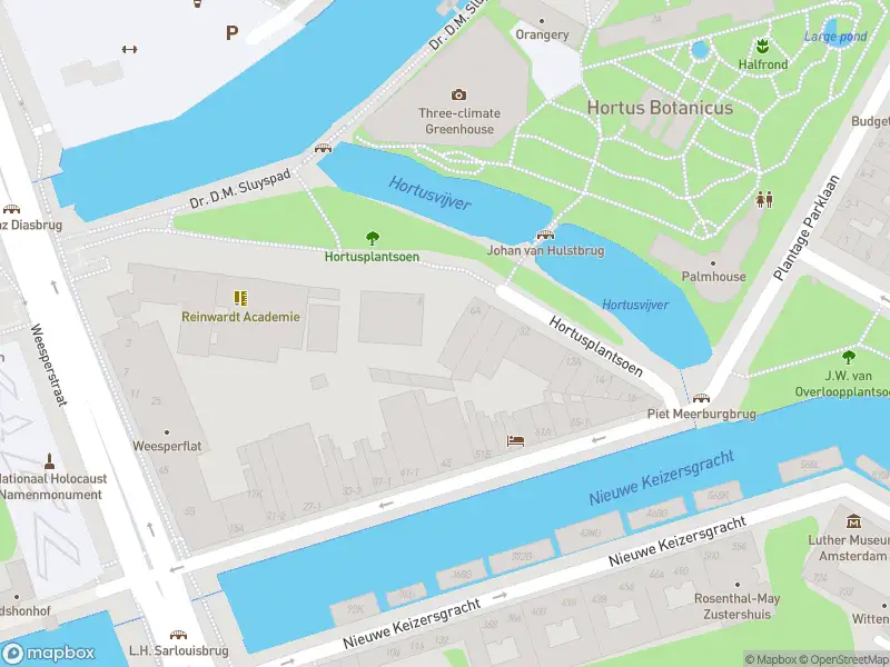 Ambulance met grote spoed naar de Hortusplantsoen in Amsterdam